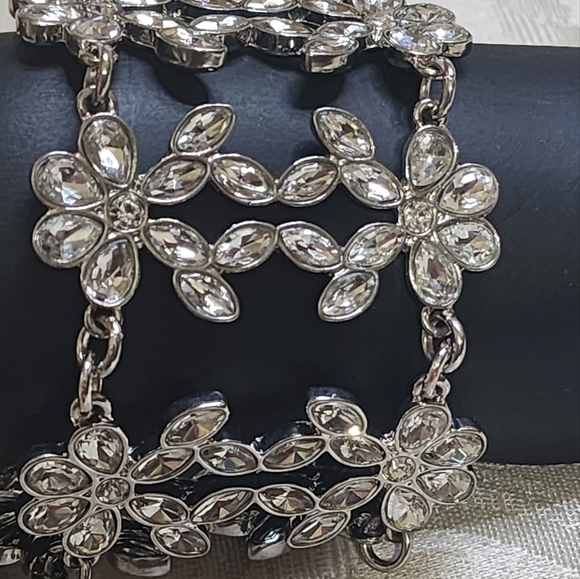 VINTAGE 1970s Wide Silver Tone CRYSTAL Bracelet Floral Filigree Statement Glam - Picture 10 of 12